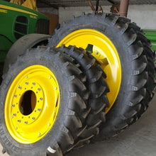 Încarcă imaginea în vizualizatorul Galerie, Set roti tehnologice (inguste) 230/95R32 si 270/95R44 BKT - Landini Powerfarm 100-120