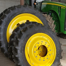 Încarcă imaginea în vizualizatorul Galerie, Set roti tehnologice (inguste) 230/95R32 si 270/95R44 BKT - Landini Powerfarm 100-120