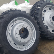 Încarcă imaginea în vizualizatorul Galerie, Set roti tehnologice (inguste) 230/95R32 si 270/95R44 BKT - McCormick T-MAX 90-115